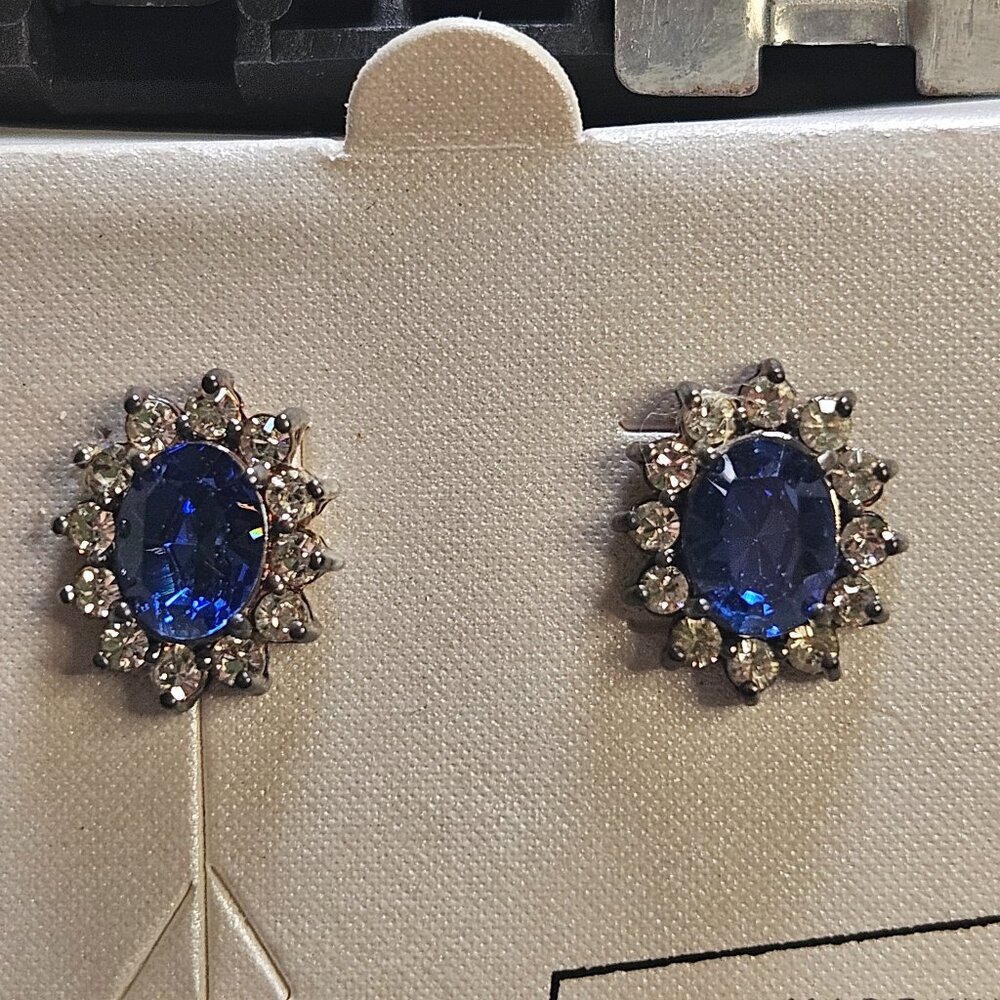 .Silver Plated Earrings with Swarovski Crystal Elements